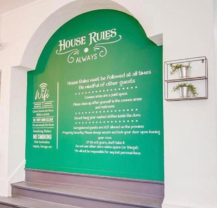 On A Budget - Free Dinner -coffee - Tea - Every Day-female Only Dorms - Men Only Dorms - Under New Management Auberge de jeunesse