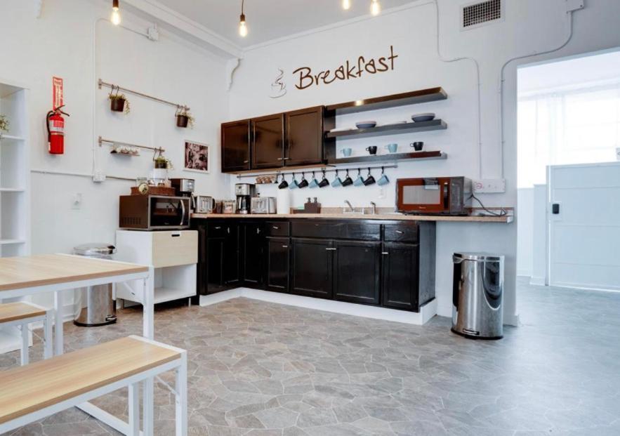 On A Budget - Free Dinner -coffee - Tea - Every Day-female Only Dorms - Men Only Dorms - Under New Management Auberge de jeunesse